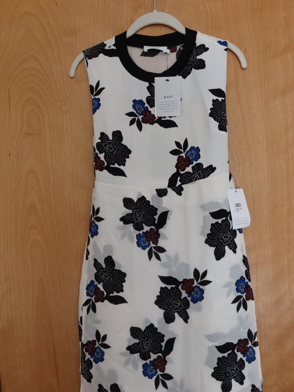 NWT! $450 A.L.C. floral print shift dress 100% silk size 4 white black blue ALC